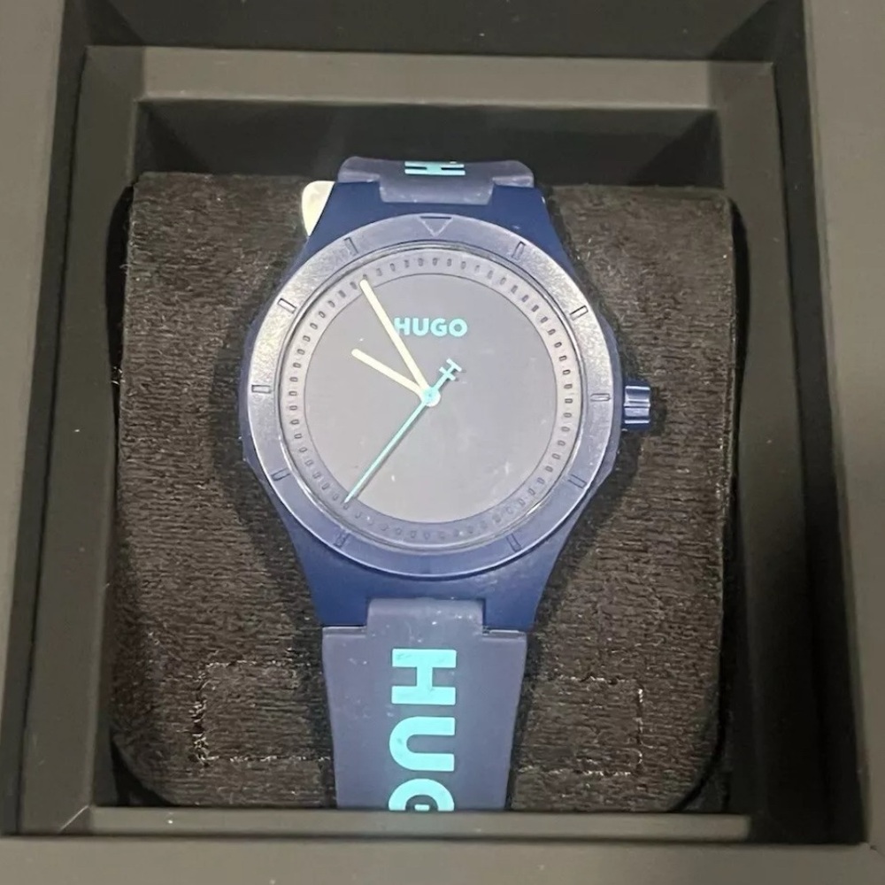 New In box. Hugo Boss Men's Lit For Him Quartz Blue Silicone Watch - Great gift - Picture 6 of 16